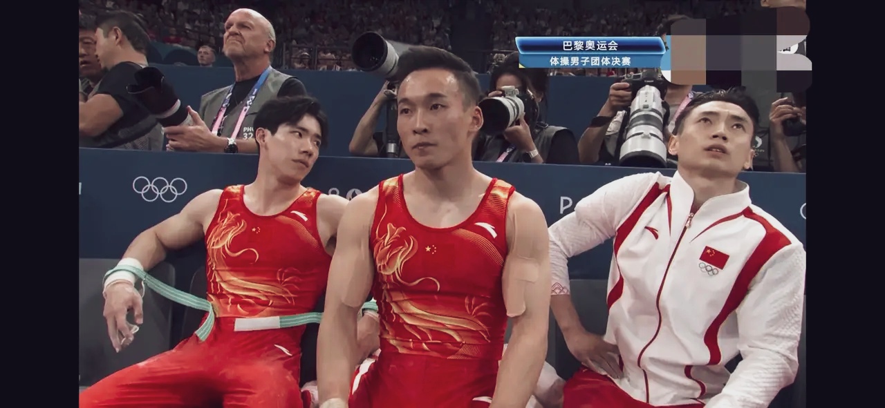 体操男子团体赛，中国队斩获银牌